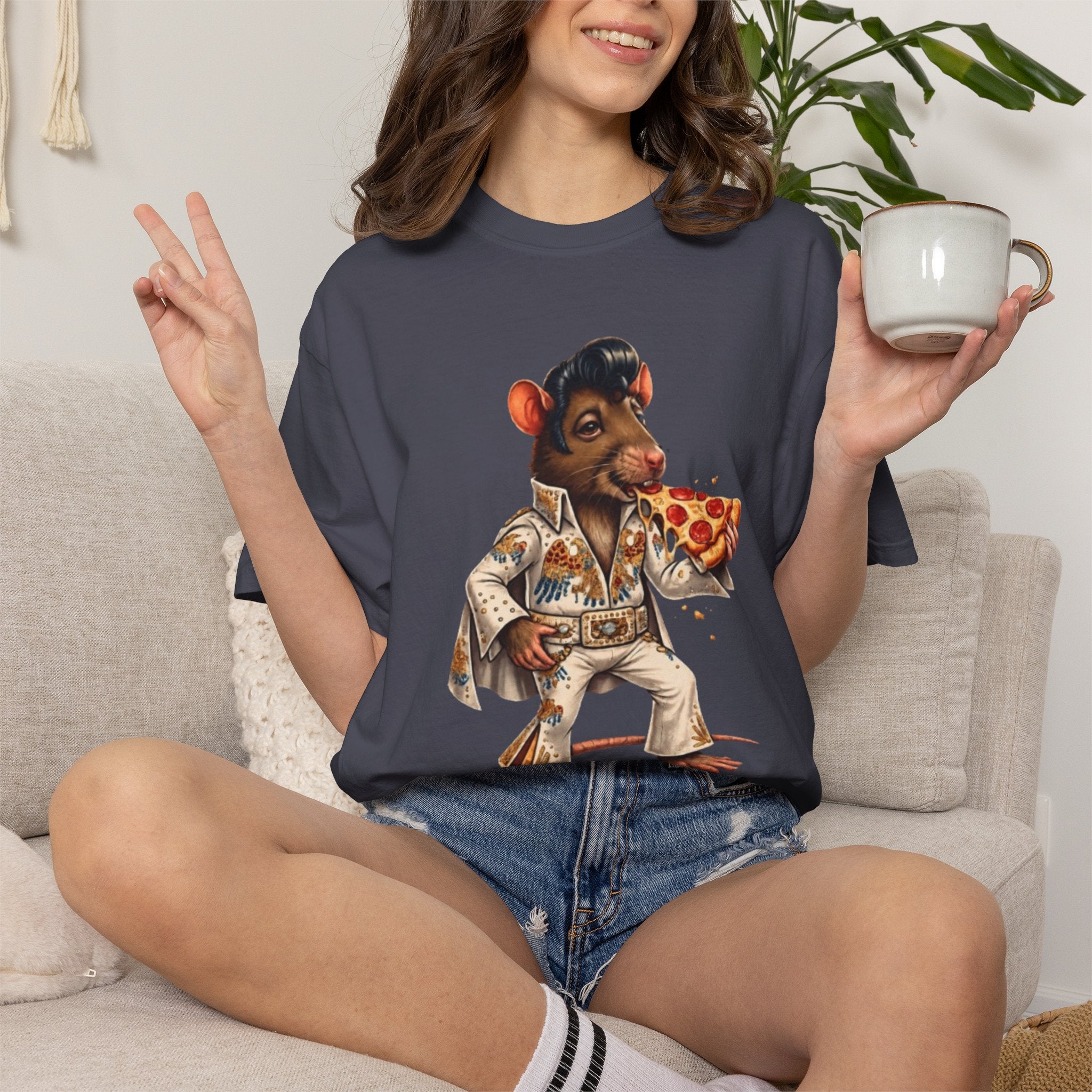 Elvis Rat Pizza T‑Shirt — Retro Rockabilly Mouse Eating Pizza Graphic Tee