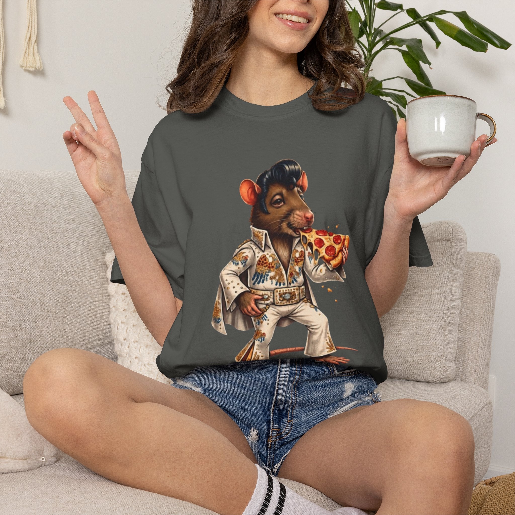Elvis Rat Pizza T‑Shirt — Retro Rockabilly Mouse Eating Pizza Graphic Tee
